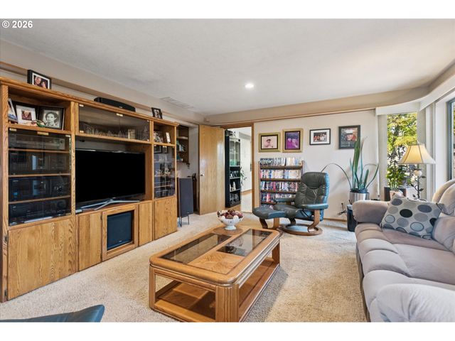 8810 Sw MAVERICK Ter, Beaverton, OR 97008