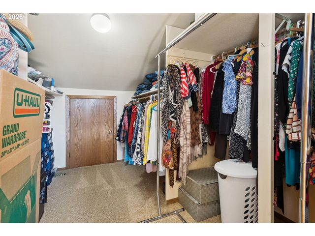 8810 Sw MAVERICK Ter, Beaverton, OR 97008