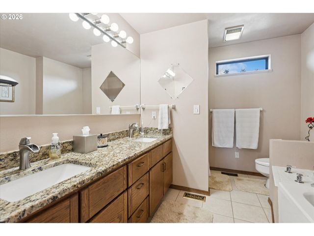 8810 Sw MAVERICK Ter, Beaverton, OR 97008