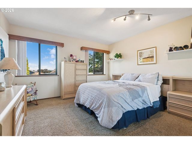 8810 Sw MAVERICK Ter, Beaverton, OR 97008