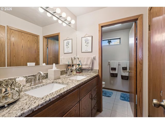 8810 Sw MAVERICK Ter, Beaverton, OR 97008