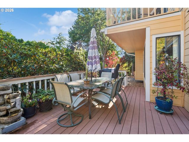 8810 Sw MAVERICK Ter, Beaverton, OR 97008