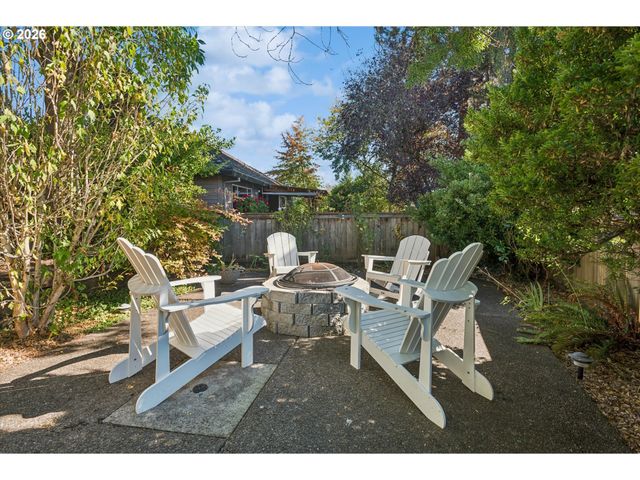 8810 Sw MAVERICK Ter, Beaverton, OR 97008