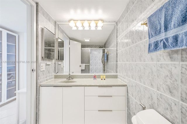 231 174th St 1611, Sunny Isles Beach, FL 33160