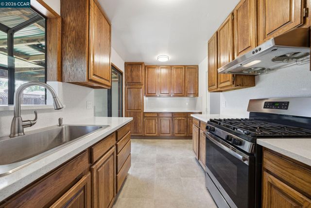 1930 Sunshine Dr, Concord, CA 94520