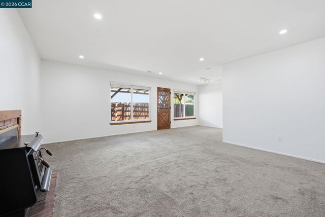 1930 Sunshine Dr, Concord, CA 94520