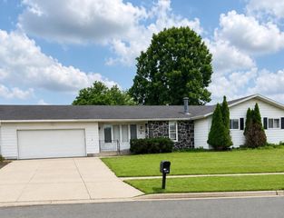 309 S Klein DRIVE, Waunakee, WI 53597