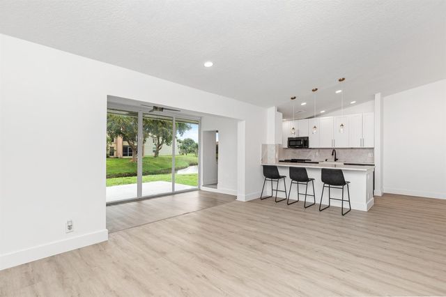 2737 Zorno Way, Delray Beach, FL 33445