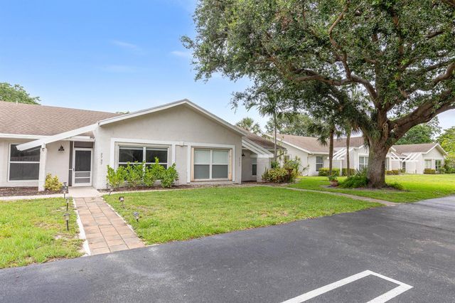 2737 Zorno Way, Delray Beach, FL 33445