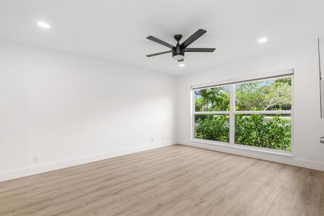 2737 Zorno Way, Delray Beach, FL 33445