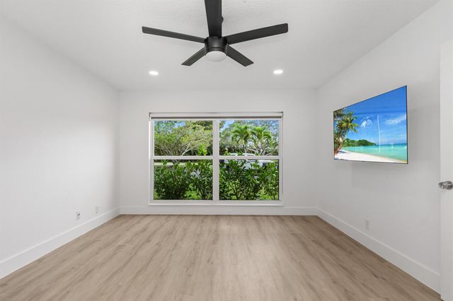 2737 Zorno Way, Delray Beach, FL 33445