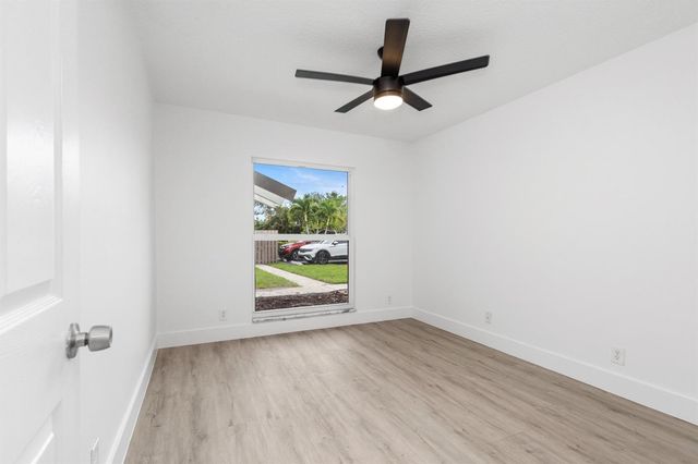 2737 Zorno Way, Delray Beach, FL 33445