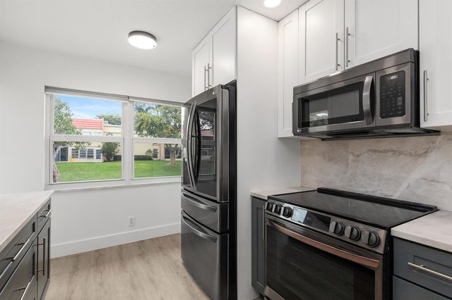 2737 Zorno Way, Delray Beach, FL 33445