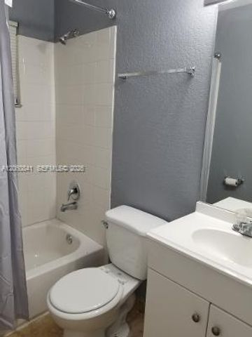 2761 NW 6th St 2761, Pompano Beach, FL 33069