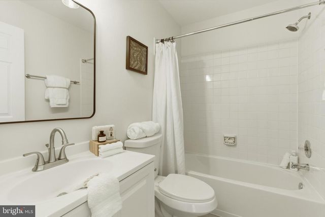 21946 THOMPSON SQ, Sterling, VA 20166