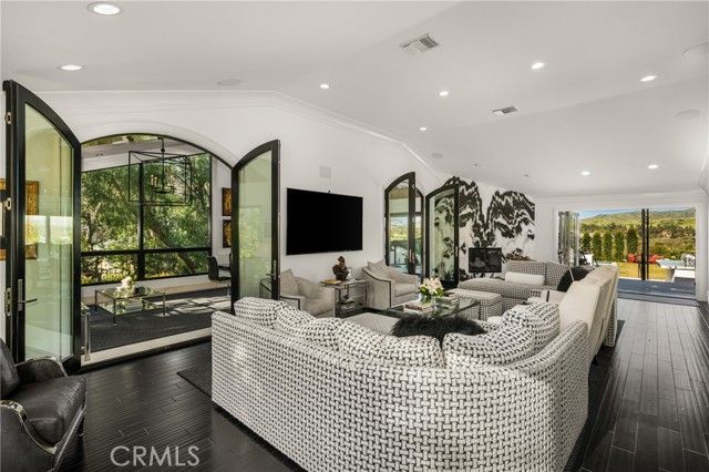 9821 Brentwood Drive, Tustin, CA 92705