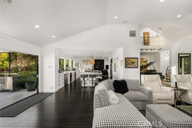 9821 Brentwood Drive, Tustin, CA 92705