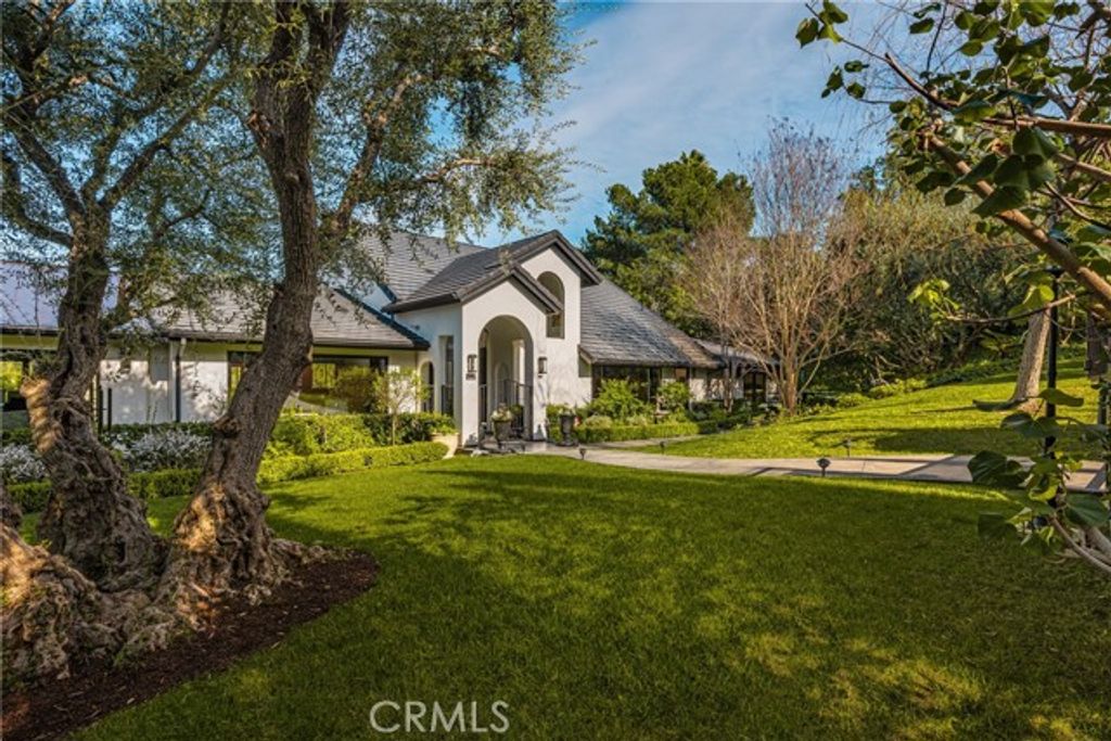 9821 Brentwood Drive, Tustin, CA 92705