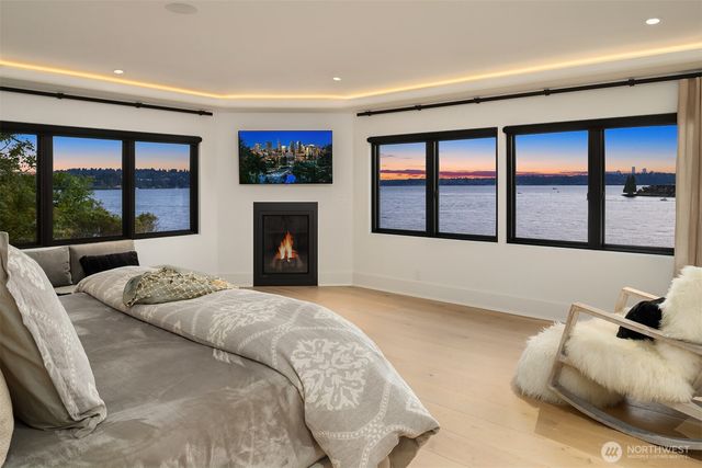 9205 SE Shoreland Drive, Bellevue, WA 98004
