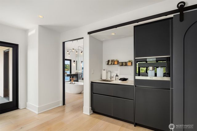 9205 SE Shoreland Drive, Bellevue, WA 98004
