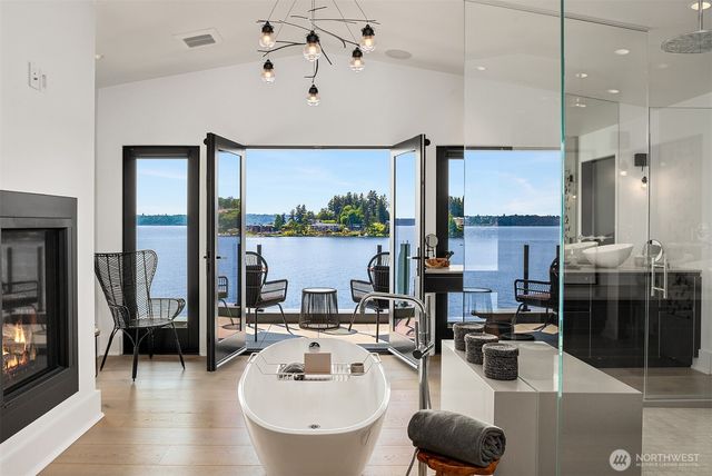 9205 SE Shoreland Drive, Bellevue, WA 98004
