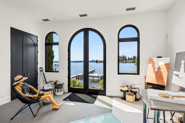 9205 SE Shoreland Drive, Bellevue, WA 98004