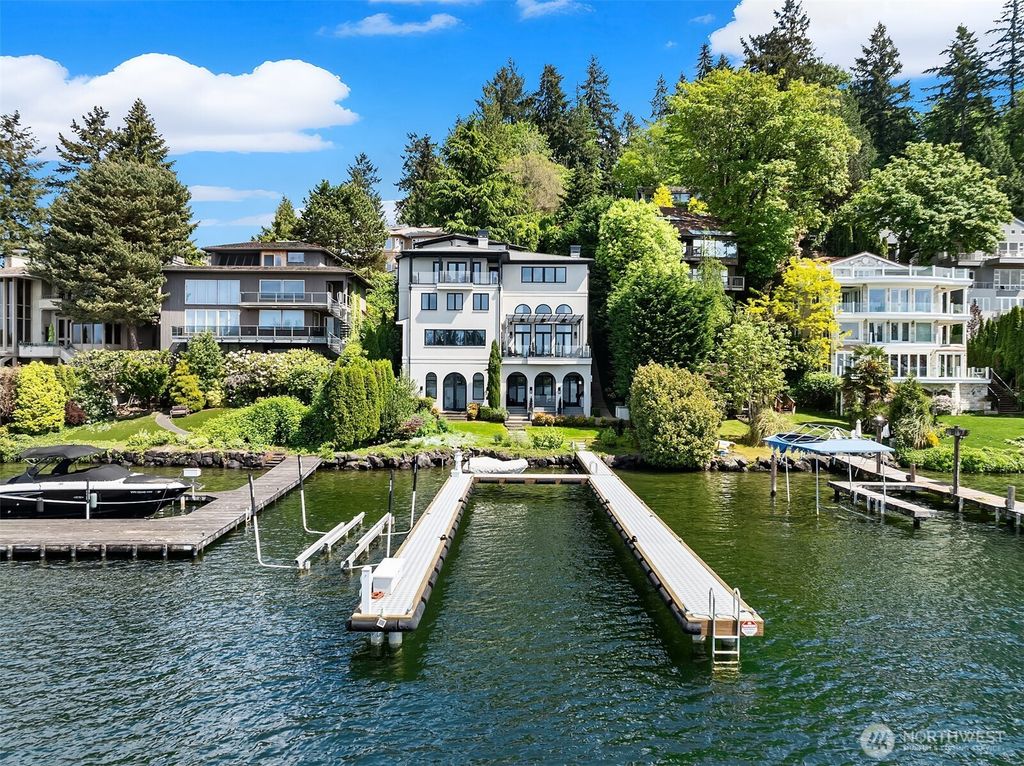 9205 SE Shoreland Drive, Bellevue, WA 98004