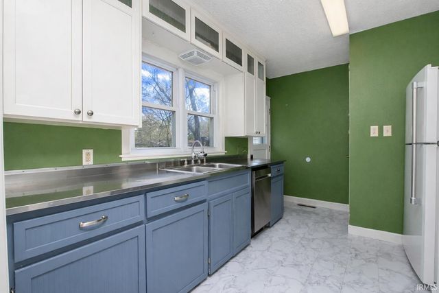 1423 S Strong Avenue, Elkhart, IN 46514
