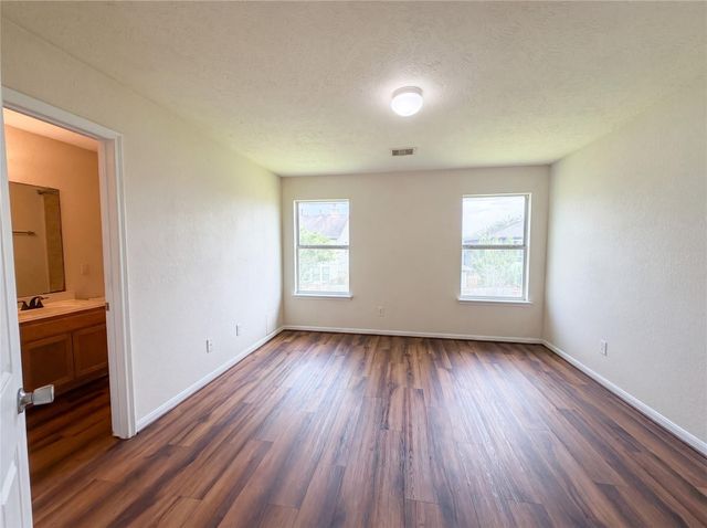 2627 Skyview Trace Court, Houston, TX 77047