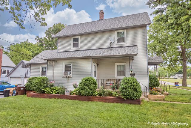 150 1st Street, Woodstock, IL 60098