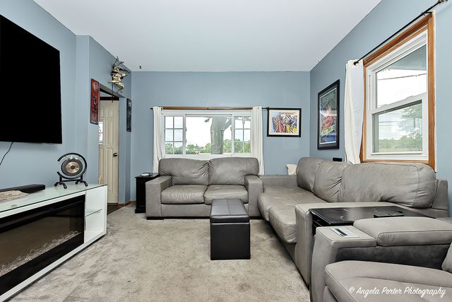 150 1st Street, Woodstock, IL 60098