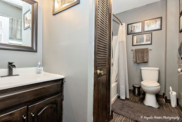 150 1st Street, Woodstock, IL 60098