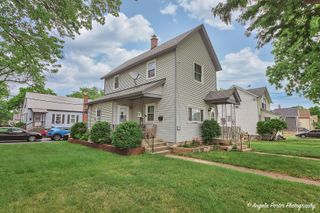150 1st Street, Woodstock, IL 60098