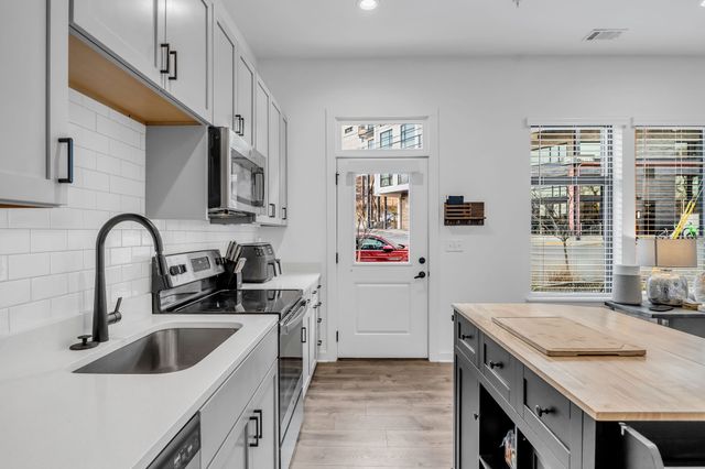 220 Hart St, Nashville, TN 37210