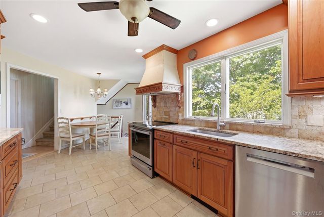 195 Shore Road, Mount Sinai, NY 11766
