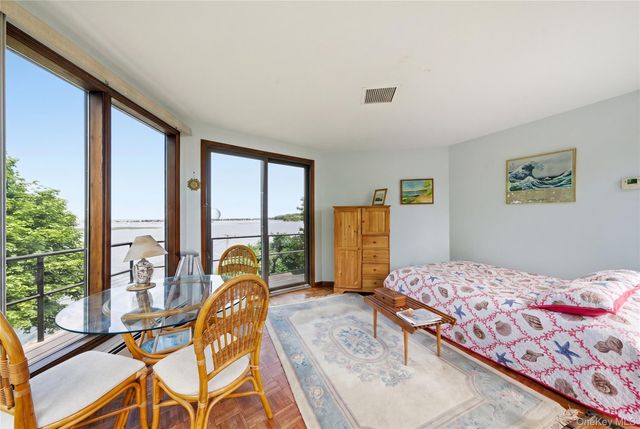 195 Shore Road, Mount Sinai, NY 11766