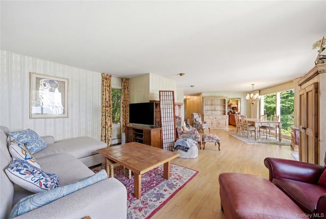 195 Shore Road, Mount Sinai, NY 11766