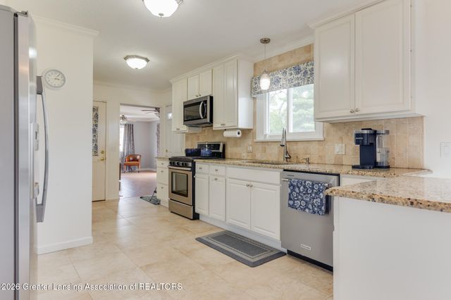 15089 Pinehurst Drive, Lansing, MI 48906