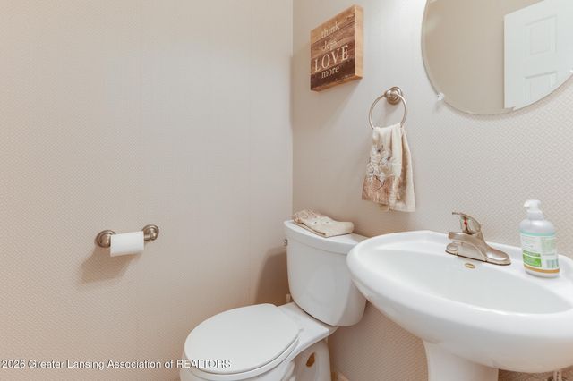 15089 Pinehurst Drive, Lansing, MI 48906