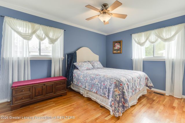 15089 Pinehurst Drive, Lansing, MI 48906