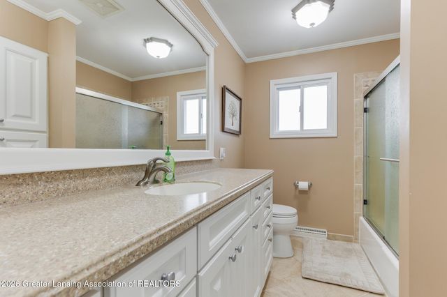 15089 Pinehurst Drive, Lansing, MI 48906