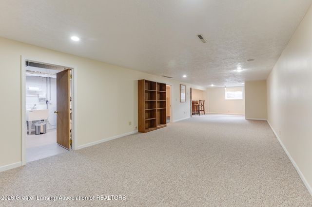 15089 Pinehurst Drive, Lansing, MI 48906