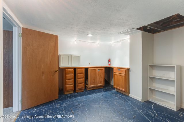 15089 Pinehurst Drive, Lansing, MI 48906