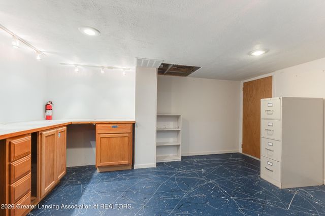 15089 Pinehurst Drive, Lansing, MI 48906