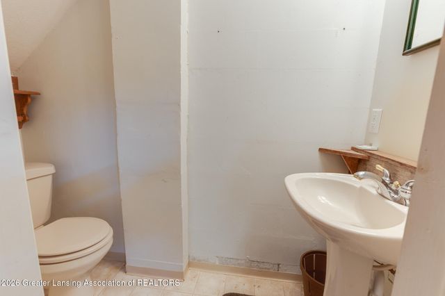 15089 Pinehurst Drive, Lansing, MI 48906