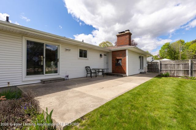 15089 Pinehurst Drive, Lansing, MI 48906