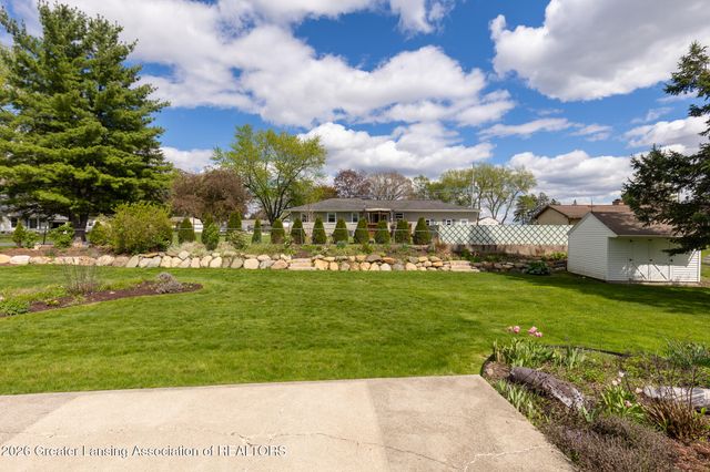 15089 Pinehurst Drive, Lansing, MI 48906