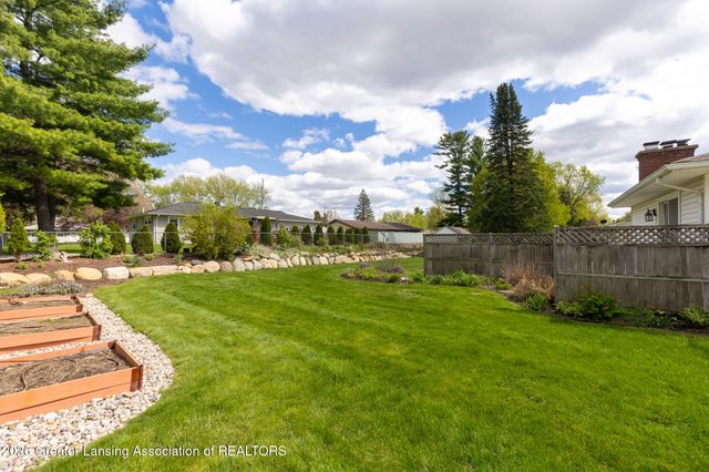 15089 Pinehurst Drive, Lansing, MI 48906