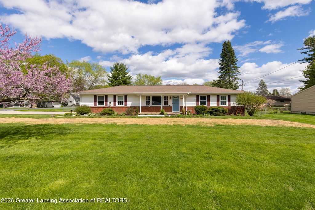 15089 Pinehurst Drive, Lansing, MI 48906