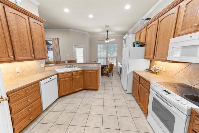 1212 Stonehill Circle, Hewitt, TX 76643